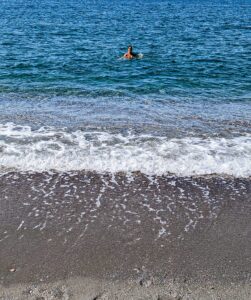 Premier bain dans la Méditerranée