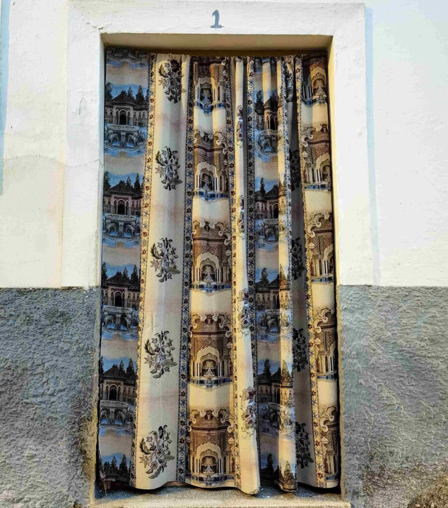 Rideau avec des motifs de l'Alhambra