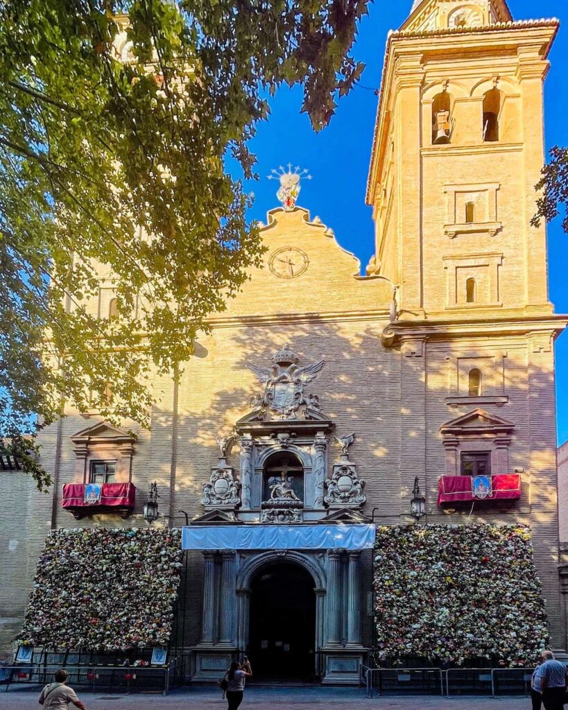 Basilique Virgen de las Angustias, patronne de la ville de Grenade en Andalousie
