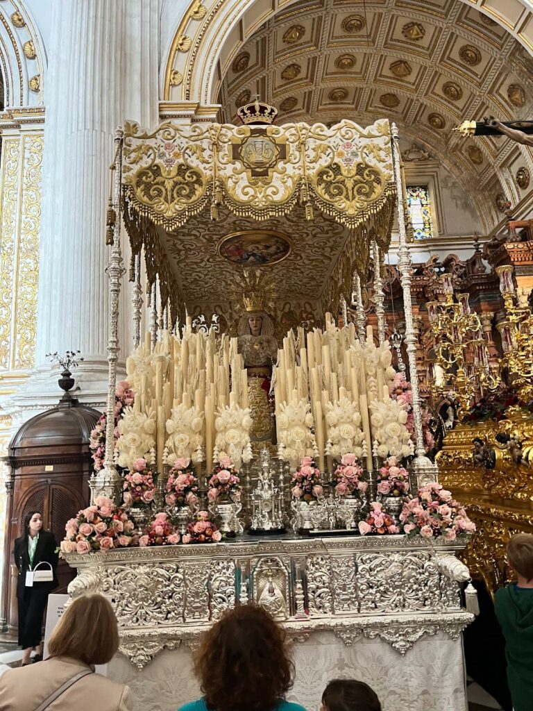 Paso installé dans la Cathédrale de Grenade