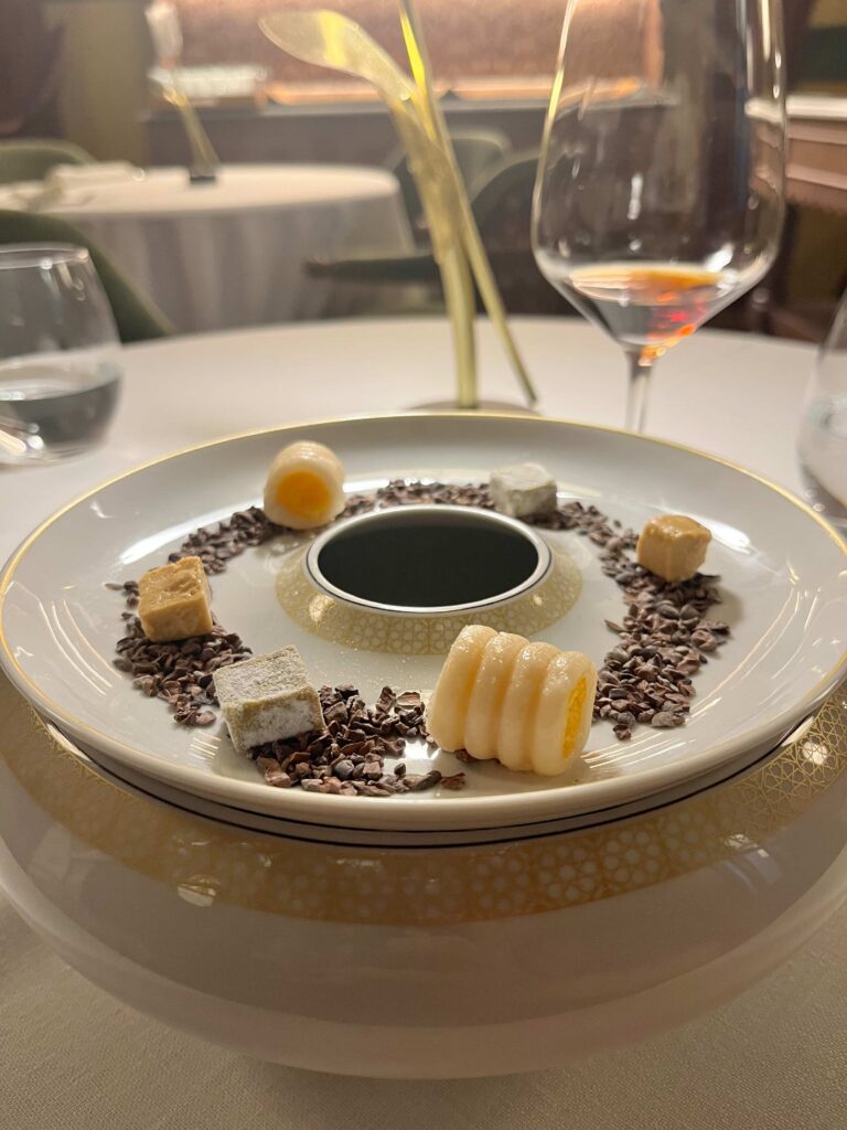 Vin à l'orange et amuse-bouches sucrées