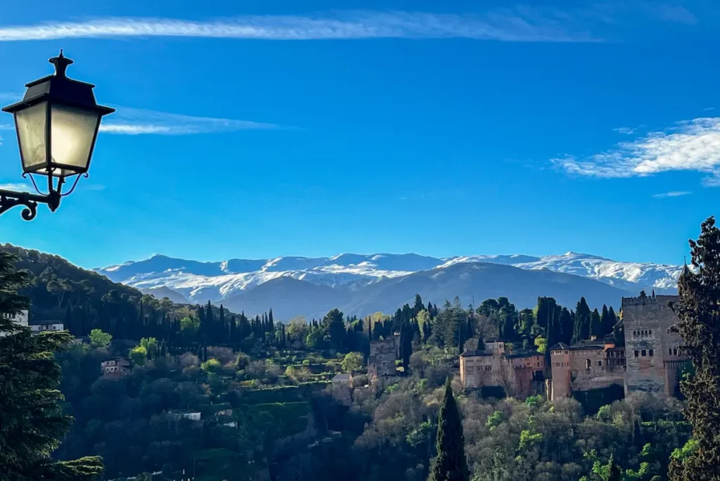 L'Alhambra et la Sierra Nevada en toile de fond