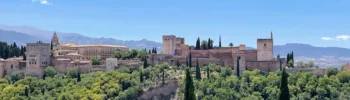 Une des vues les plus célèbres de Grenade, l'Alhambra depuis l'Albayzin
