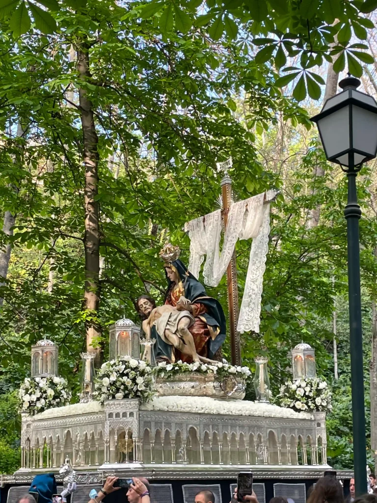 Procession du Samedi saint de la confrérie de l'Alhambra